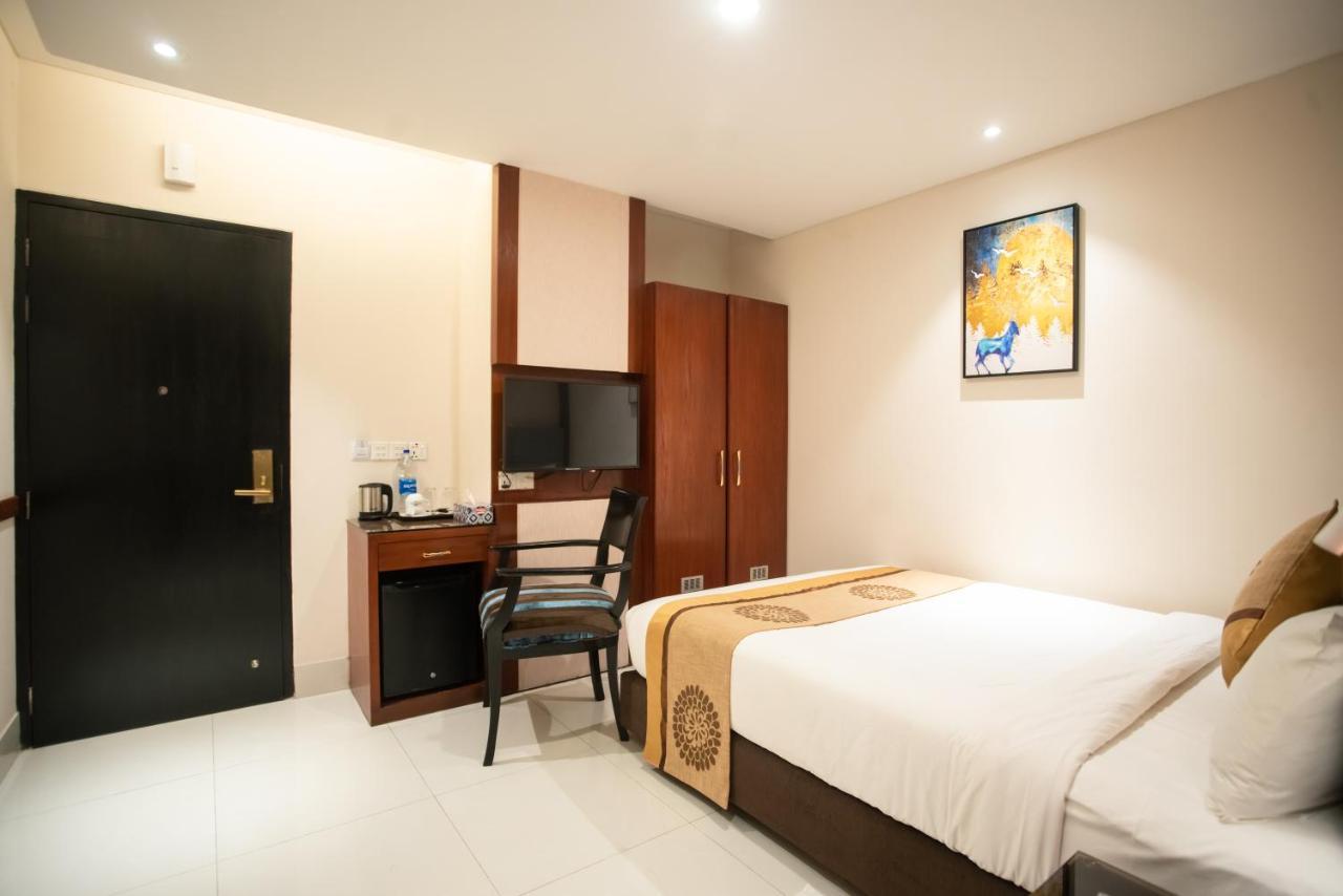 Jatra Hotel Grand Royal Dhaka Exteriör bild