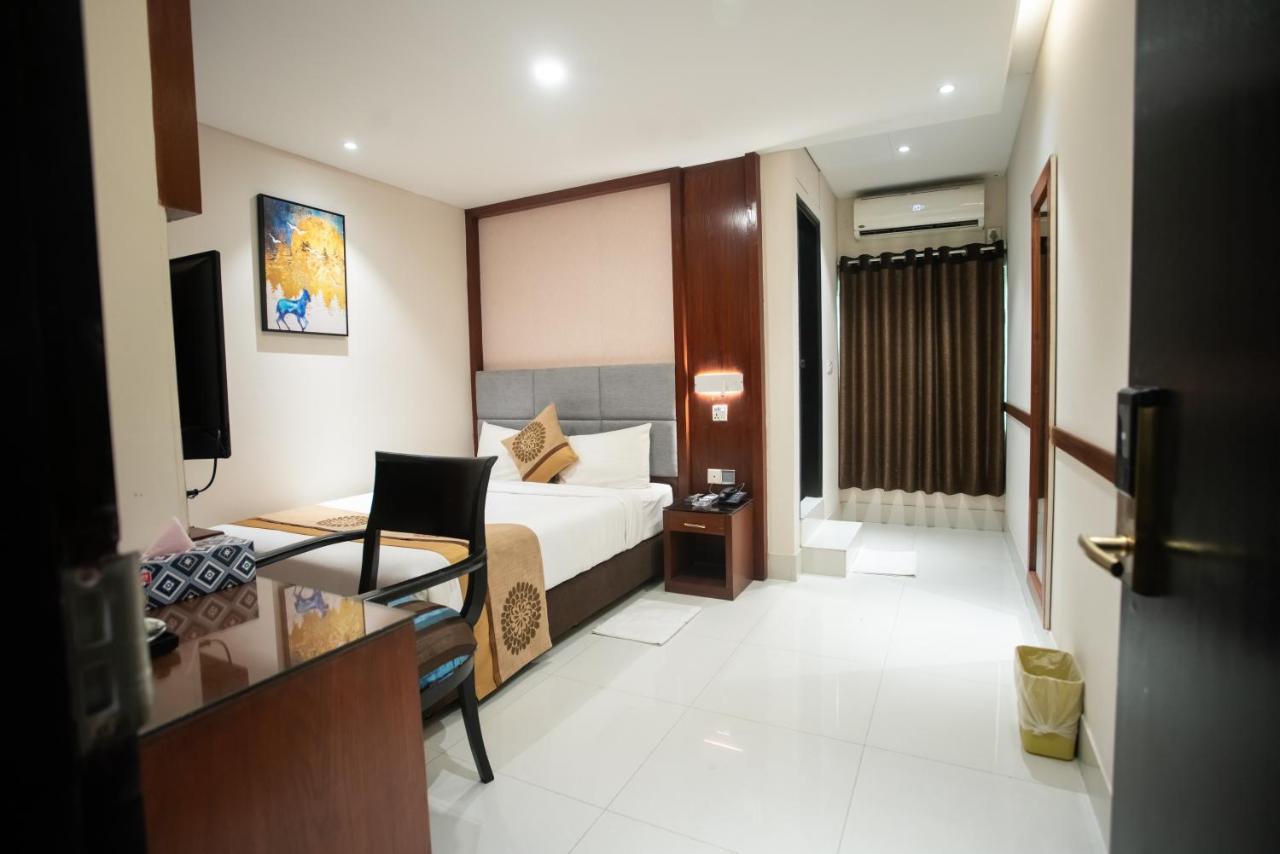 Jatra Hotel Grand Royal Dhaka Exteriör bild