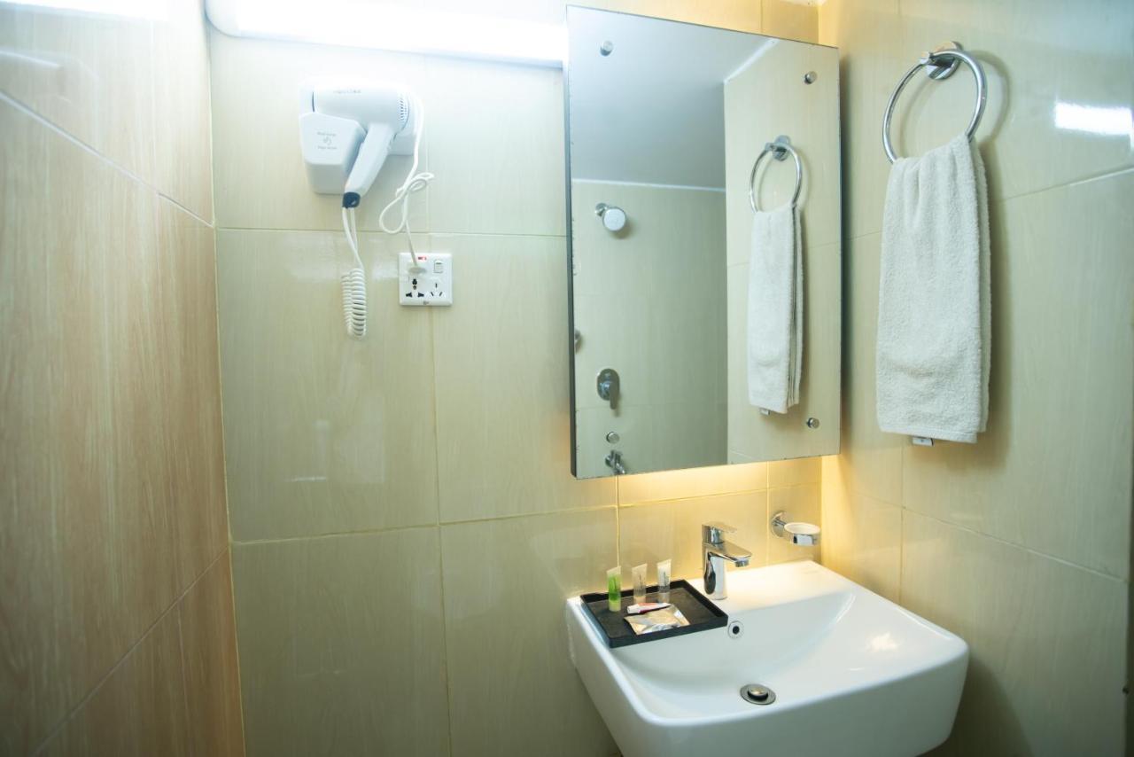 Jatra Hotel Grand Royal Dhaka Exteriör bild