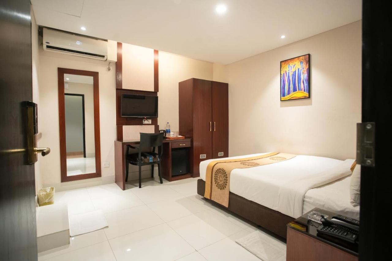 Jatra Hotel Grand Royal Dhaka Exteriör bild