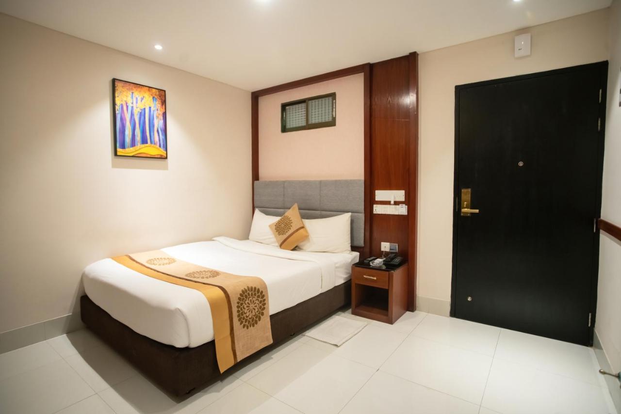 Jatra Hotel Grand Royal Dhaka Exteriör bild